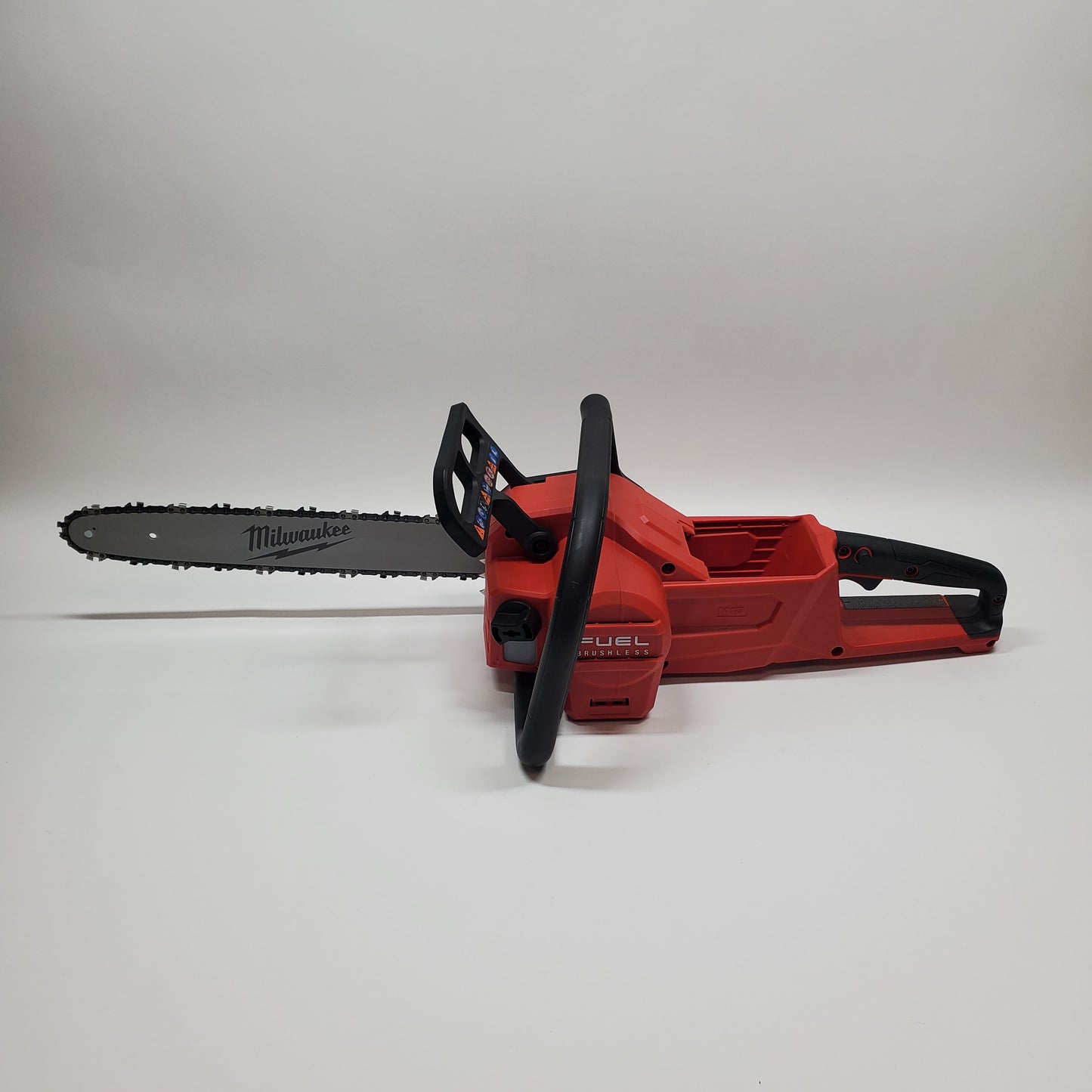 Milwaukee 2727-20 M18 18V FUEL 16-Inch Cordless Chainsaw Tool Only