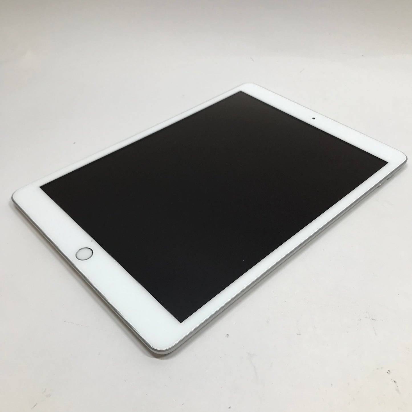 WiFi Only Apple iPad 8th Gen 32GB 17.1.1 Silver MYLA2LL/A